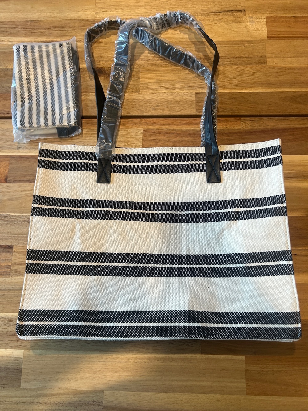 Saks Fifth Avenue Beauty Event Black White Striped Canvas Tote Bag & Pouch Se